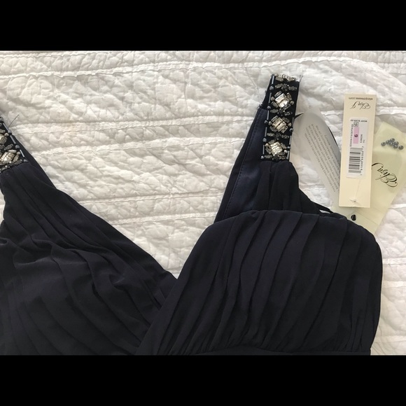 NWT Eliza J Sleeveless V-Neck Rushed Body-Con Navy Dress with Beading - Picture 4 of 7